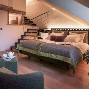 les-loges-annecy-vieille-ville.hotels-rhonealpes.com/